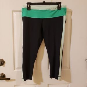 Lululemon Run: Proceed With Speed Crop in Black,Fresh Teal Very Green Size 10